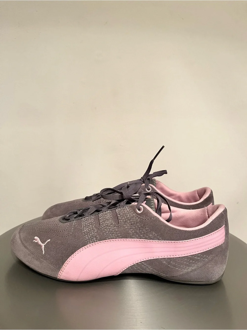 Puma Women’s Gray & Pink Suede Sneakers US 8 Excellent Condition Worn Once
